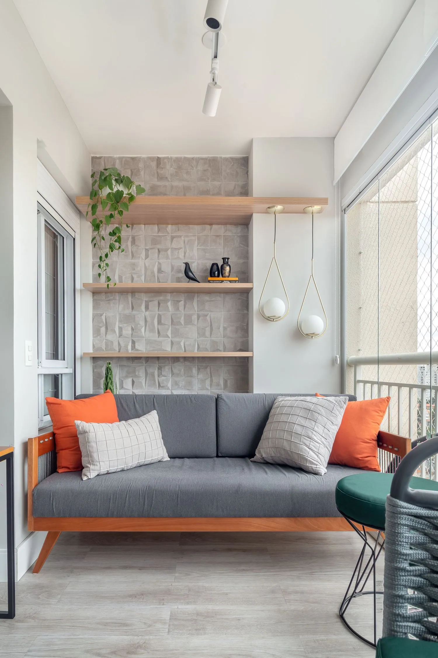 Interior residencial com iluminação natural e decoração contemporânea - Fotografia de arquitetura por Pâmela Wille