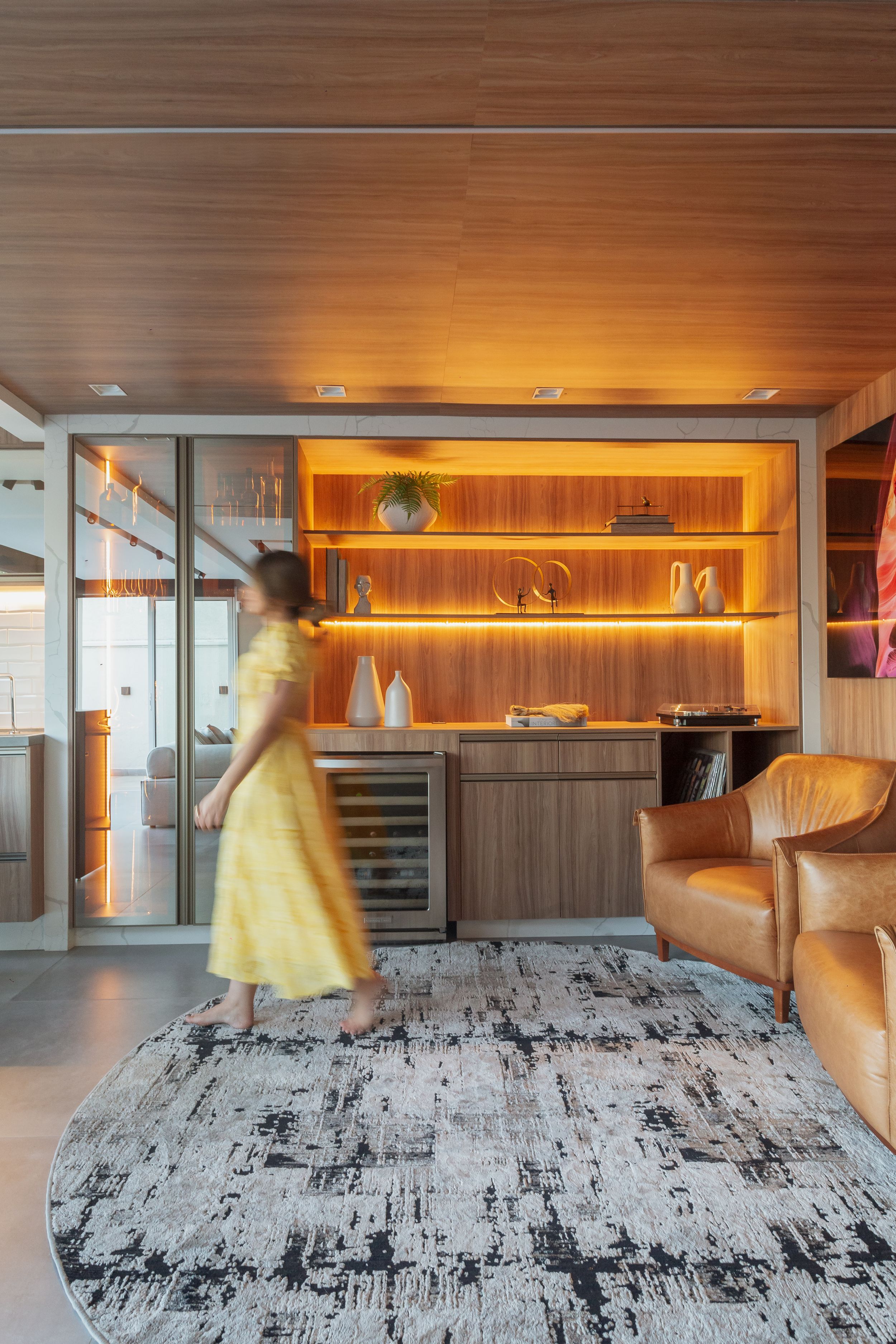 Vista destacada de interior residencial com design contemporâneo - Fotografia de arquitetura por Pâmela Wille