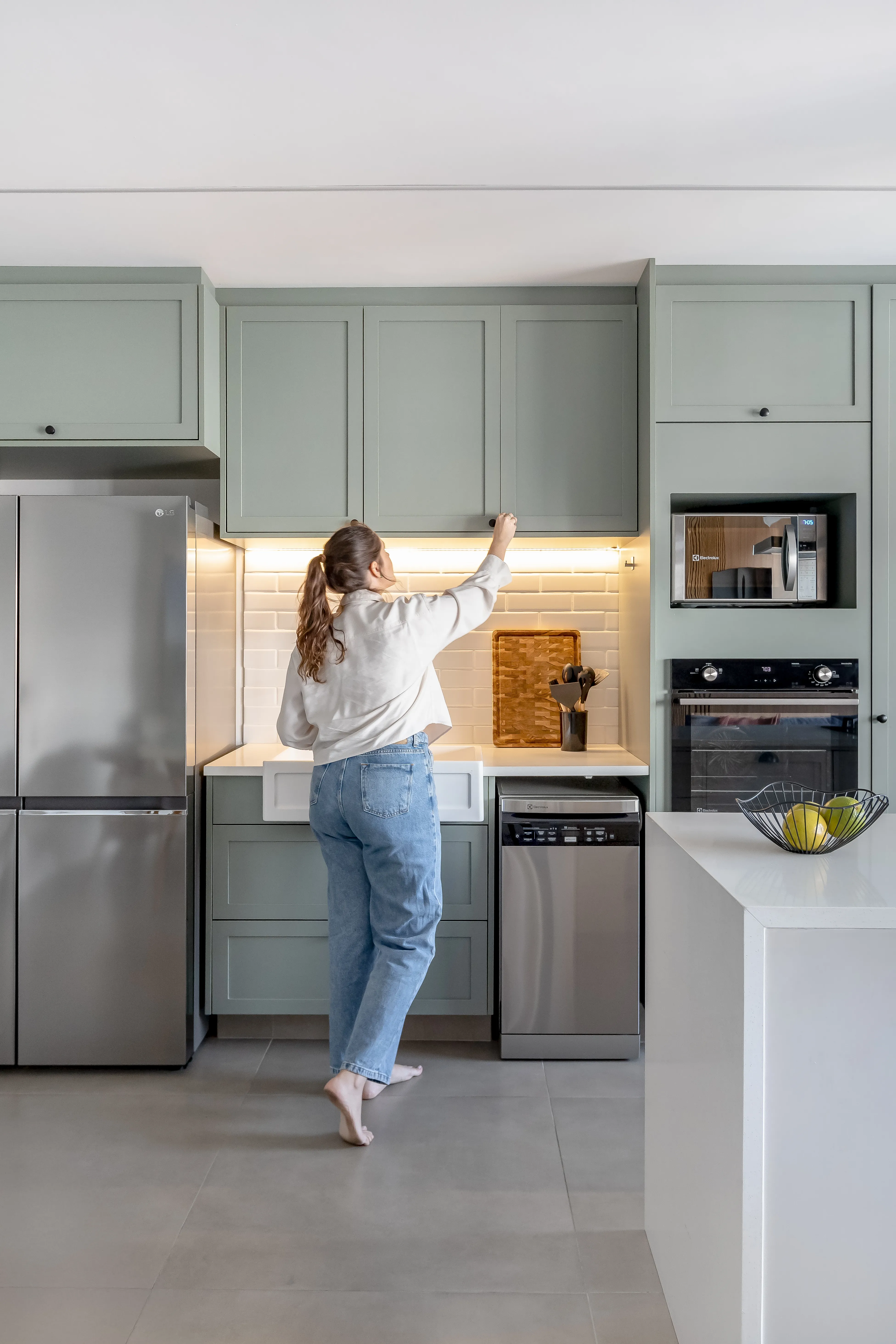 Detalhe arquitetônico de ambiente com acabamentos refinados e design contemporâneo - Fotografia de arquitetura por Pâmela Wille