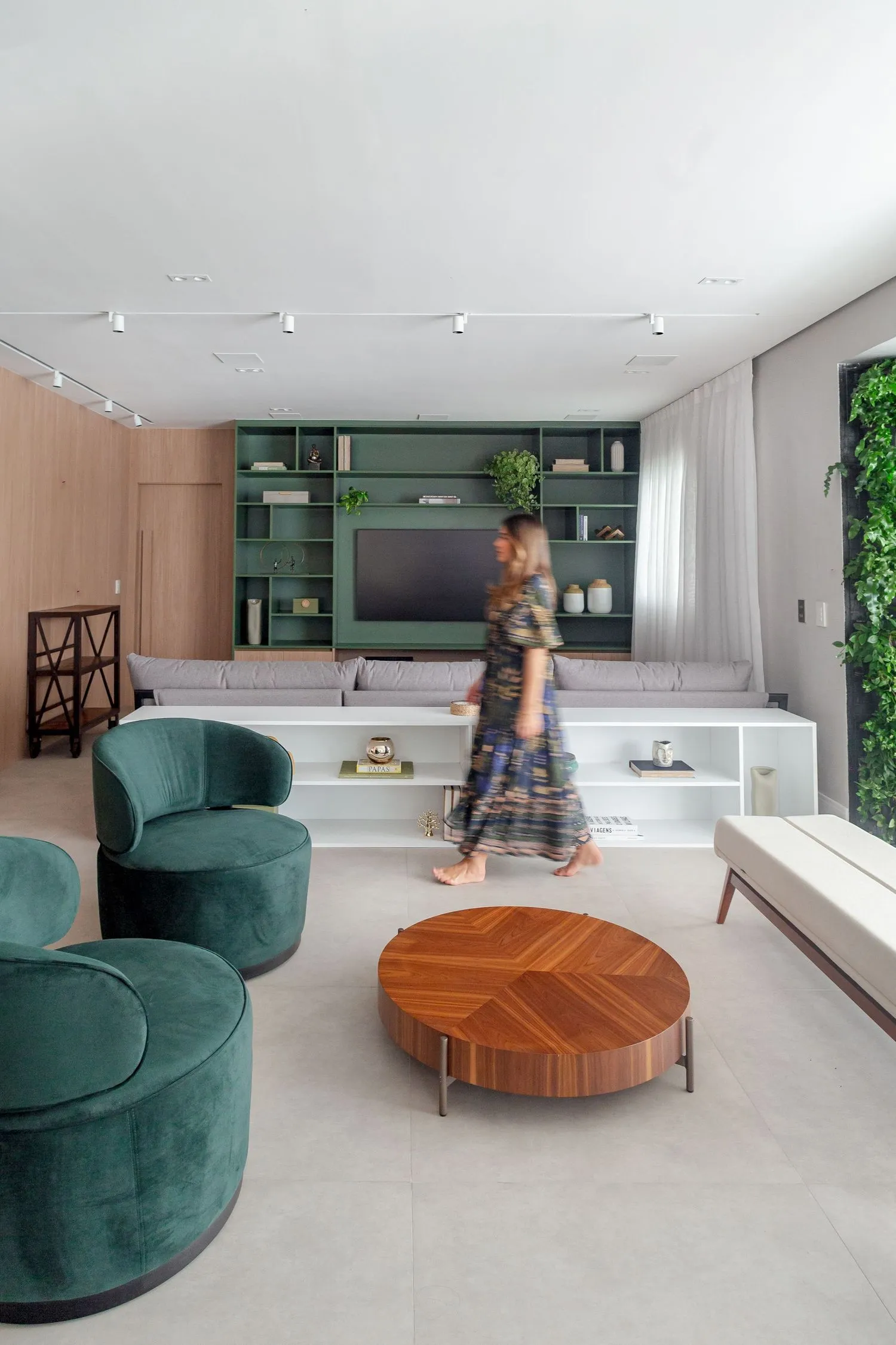 Ambiente com design sofisticado e elementos arquitetônicos contemporâneos - Fotografia de arquitetura por Pâmela Wille