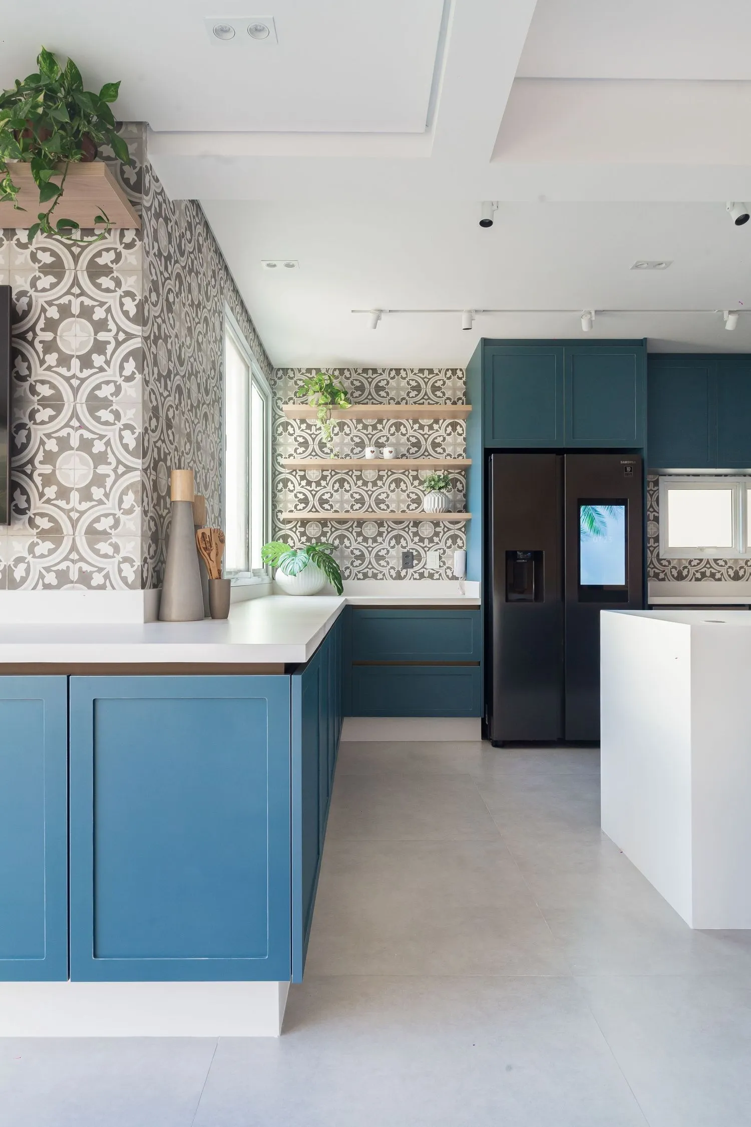 Espaço interno com detalhes construtivos e iluminação natural difusa - Fotografia de arquitetura por Pâmela Wille