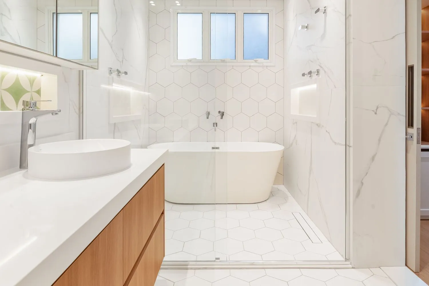 Interior elegante com mobiliário design e elementos decorativos selecionados - Fotografia de arquitetura por Pâmela Wille